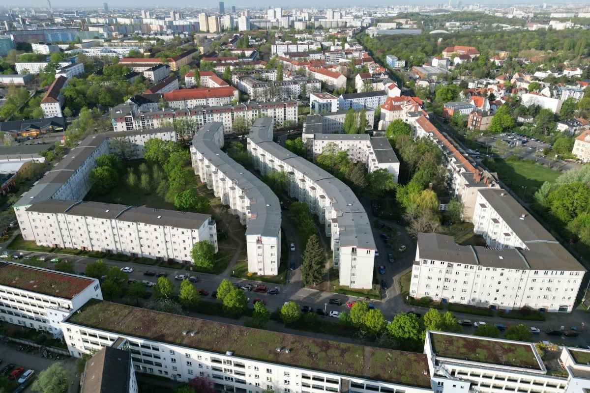 Luftaufnahme einer Wohnanlage in Berlin Alt-Hohenschönhausen – WEG Bahnhofstraße und Schöneicher Straße